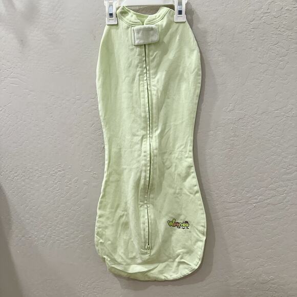 Woombie Green Baby Swaddle - Picture 1 of 7